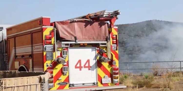 Incendio forestal en Sycamore Canyon quema al menos 100 acres