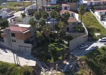 Viviendas en riesgo de deslizamiento en la colonia Lomas de La Presa