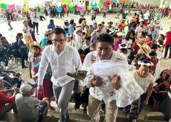 Alcalde de oaxaca se casa con caimán
