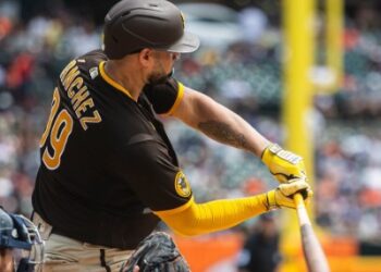 Gary Sánchez impulsando la única carrera de los Padres el domingo ante los Tigers.