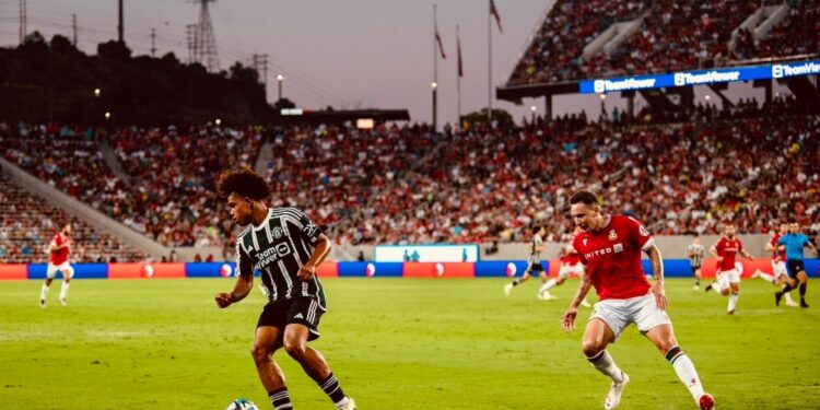 El público llenó el Snapdragon Stadium para ver al Manchester United y al Wrexham en San Diego.