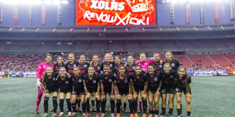 Todo el equipo de Xolos Femenil se tomó una foto antes del encuentro ante Chivas Femenil.