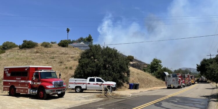 Bomberos logran evitar incendio
