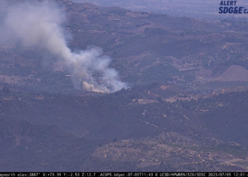 Incendio en las afueras de Temecula causa cierres de calles y evacuaciones