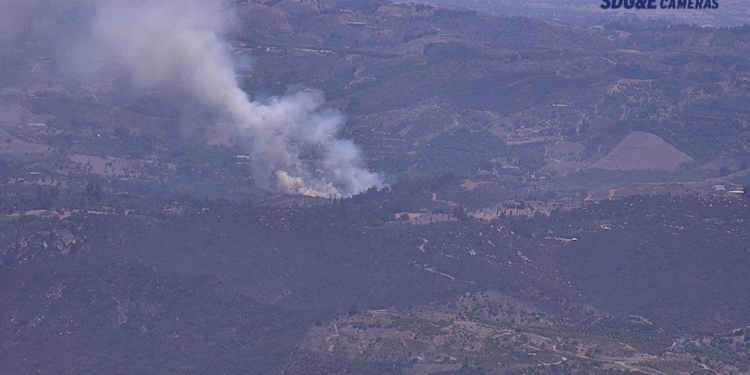 Incendio en las afueras de Temecula causa cierres de calles y evacuaciones
