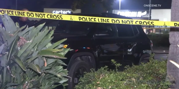 Encuentran muerta a mujer en camioneta en centro comercial San Ysidro
