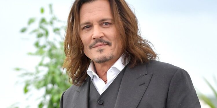 Encuentran a Johnny Depp inconsciente en hotel de Hungría