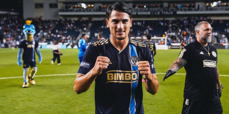 El llamado "King Julian" festejando el triunfo ante Xolos.