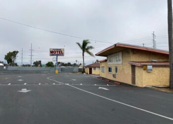 Motel en Chula Vista podría convertirse en el primer refugio para personas sin hogar