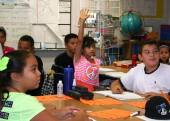 Regresan a clases miles de estudiantes del área de South Bay