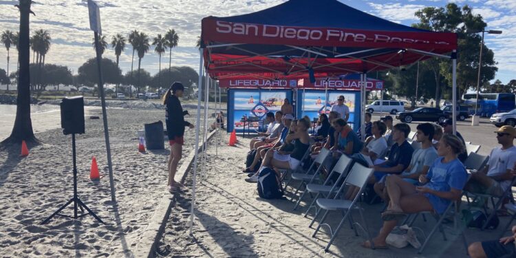 San Diego refuerza seguridad en playas