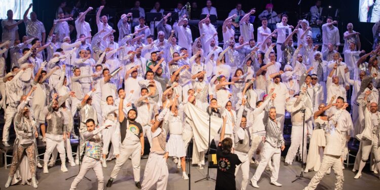 Se unen coros gay en Tijuana