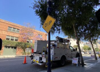 Ciudad de San Diego completa renovaciones de cientos de farolas