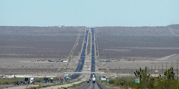 Abren nuevo carril temporal para aliviar el tráfico entre California y Las Vegas
