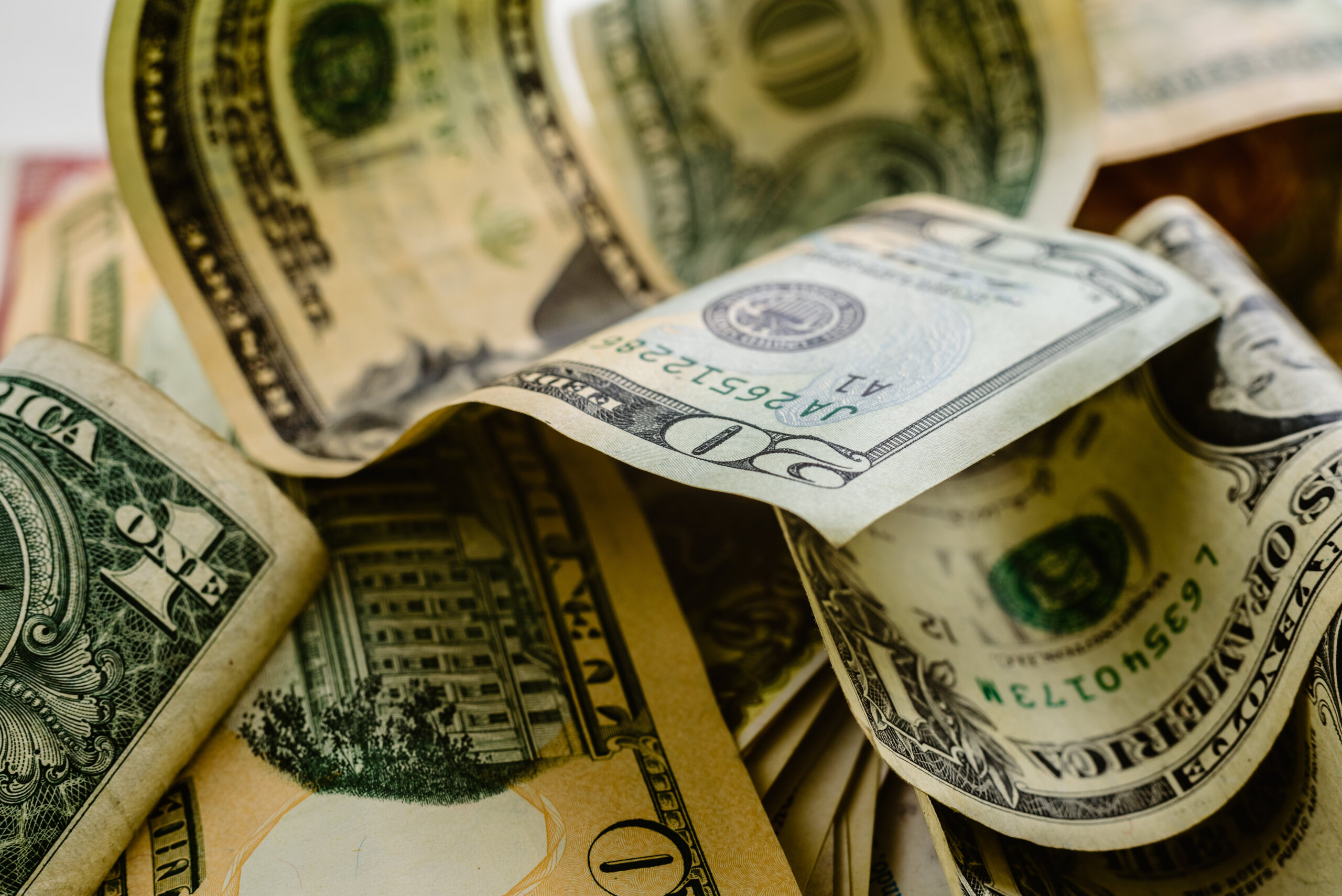 ¿Qué haría usted con $1,350 millones de dólares? El Mega Millions se juega esta noche