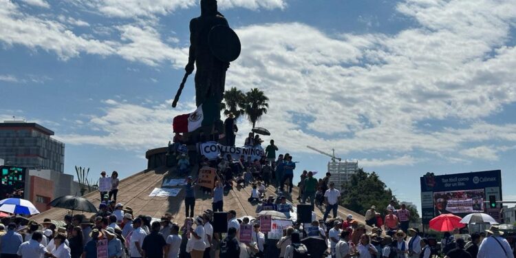 Protesta en Zona Río Tijuana por Nuevos Libros de Texto