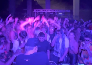 Localizan un evento clandestino debajo de los puentes de las autopistas en San Diego