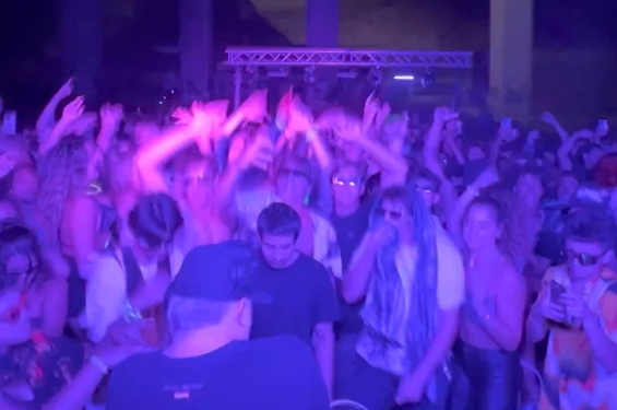 Localizan un evento clandestino debajo de los puentes de las autopistas en San Diego