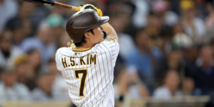 Ha-Seong Kim conectando su primer grand slam en Las Mayores.
