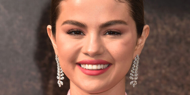 Selena Gomez anuncia su regreso a la música con nueva canción “Single Soon”