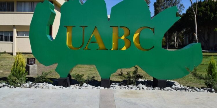 Letras UABC campus Tijuana