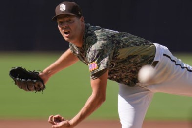 Rich Hill haciendo su debut con los Padres ante los Dodgers.