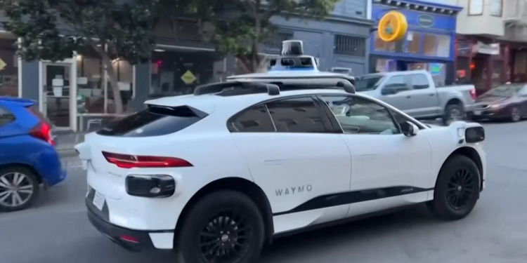 Los reguladores de California consideran la expansión del robo taxi