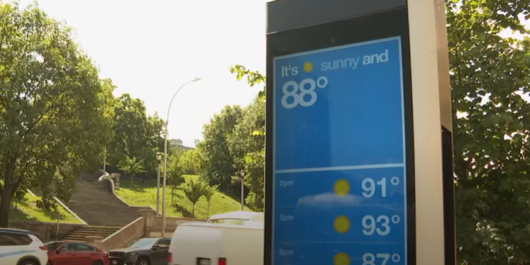 Los neoyorquinos intentan refrescarse mientras la ciudad se calienta