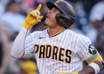 Manny Machado tras pegar su cuadrangular ante los Dodgers.