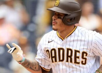 Manny Machado conectó par de cuadrangular en la primera derrota del día ante Diamondbacks.