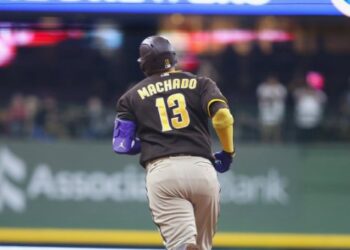 Manny Machado tras vuelta a las bases por su cuadrangular.