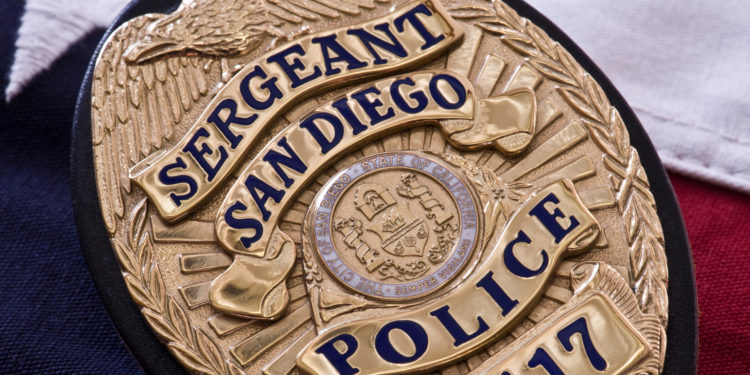 Disparan a presunto ladrón de autos después de enfrentar a oficiales de la Policía de San Diego en University City