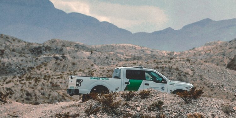 Contrabandistas disparan contra agente de la Patrulla Fronteriza durante intento de contrabando