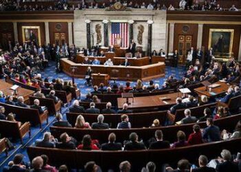 Representantes aprueban presupuesto de 45 días para evitar cierre del Gobierno