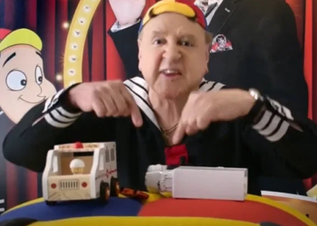 Kiko alerta sobre “la chusma de los coyotes” y promueve la migración legal