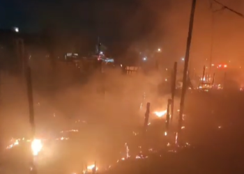 Incendio consumió alrededor de 15 casas de madera en Tijuana