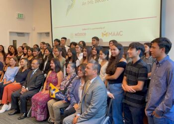 83 estudiantes de origen latino o mexicano recibieron en total 91 mil dólares en becas para continuar con sus estudios