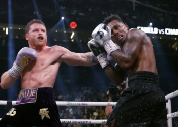 Canelo Álvarez venció a Jermell Charlo