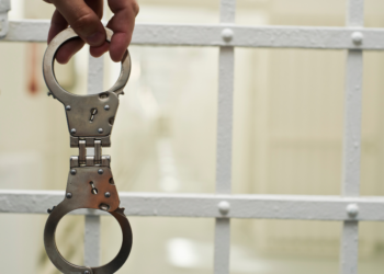 Hombre que ejecutó a su hermano con una ballesta es condenado a 25 años de prisión