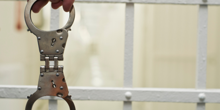 Hombre que ejecutó a su hermano con una ballesta es condenado a 25 años de prisión