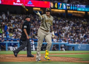 Manny Machado tras pegar su cuadrangular a nte los Dodgers.