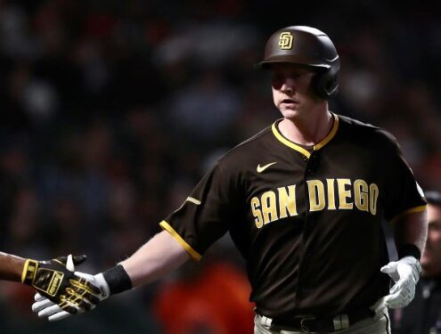 Garrett Cooper celebrando su cuadrangular que empató la pizarra ante Giants.
