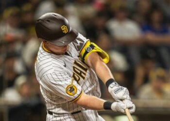 Los Padres batallaron para batear toda la noche ante Sean Manaea.