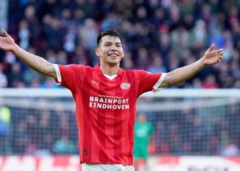 ‘Chucky’ Lozano marca su primer triplete en Europa
