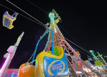 Cae juego mecánico en las Fiestas del Sol