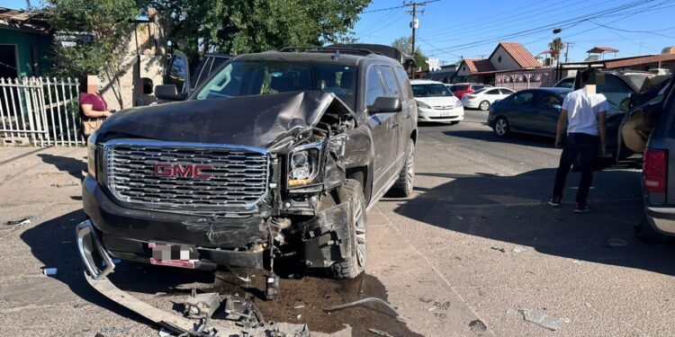 Menor de 15 años robo vehículo a mano armada en Mexicali