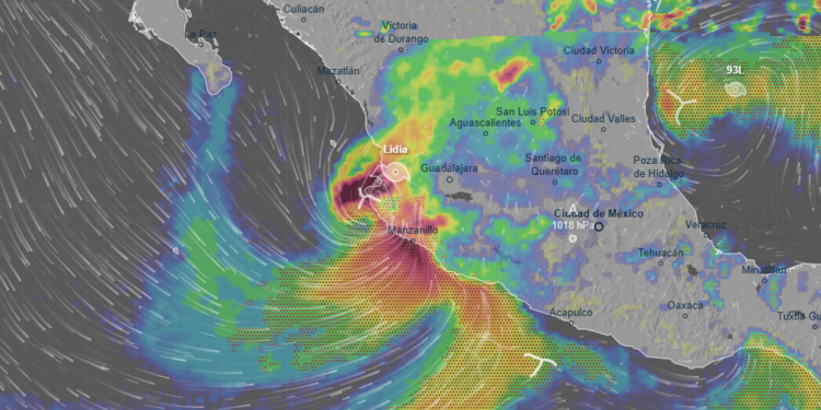 Lidia toca tierra como huracán categoría 4 en localidad de Las Peñitas en Jalisco