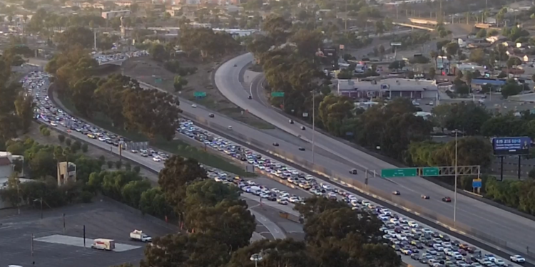 Largas filas de eeuu a tijuana