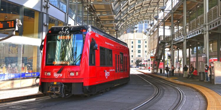 Pasajeros posiblemente expuestos a tuberculosis en trolley y autobuses de San Diego