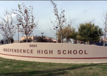 Suspenden a maestro por consultar pornografía en un salón de clases